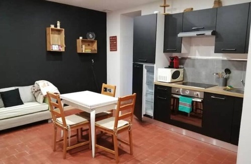 Caudry House | Whole house in town, pets welcome