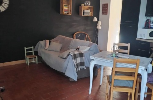 Caudry House | Whole house in town, pets welcome
