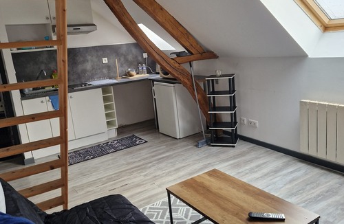 Beauvais Apartment | Whole house near city center