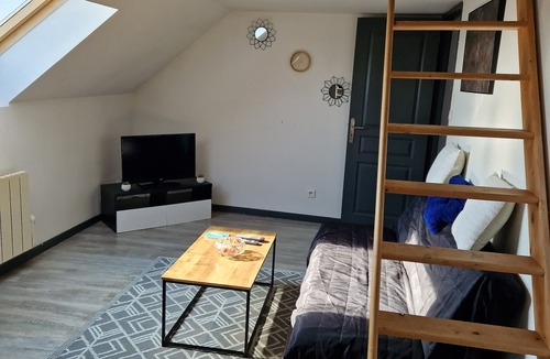 Beauvais Apartment | Whole house near city center