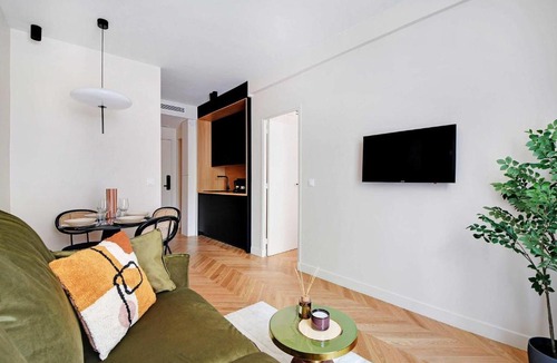Quartier de Javel Apartment | Whole house near the Eiffel Tower
