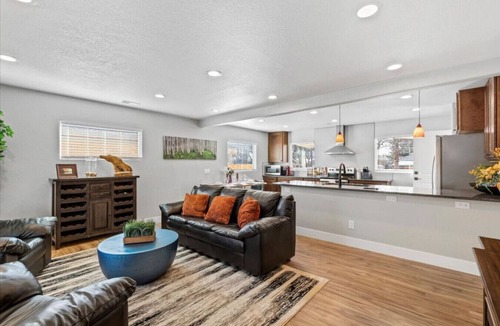 Jewell Heights - Hoffman Heights House | Whole House Relaxing Oasis by Fitzsimmons Campus