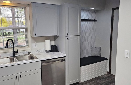Janesville Condo | Whole House - Sleeps 6 - Remodeled Kitchen & Bath - Near I-90 - North Side Jvl