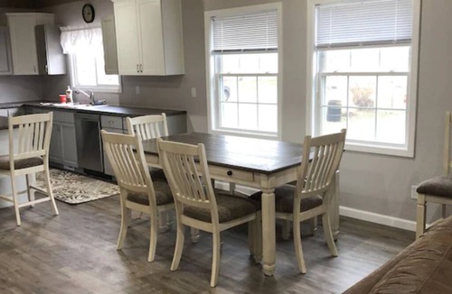 Washington House | Whole house w/full basement 3 bdrms 2.5 baths 5 recliners + air mattress space