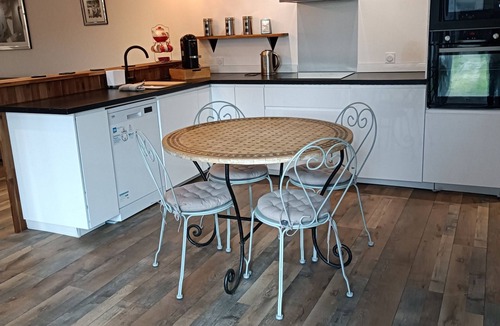 Riscle Apartment | Whole unit sleeps 6