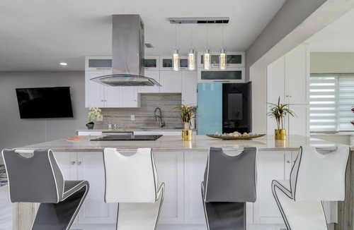 Capri Isle House | Whole Waterview island Home: Beach & sun