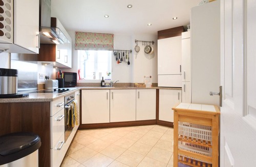 Chichester Apartment | Whyke Haven * Modern Apartment w/Private Parking