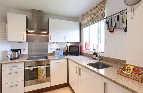 Chichester Apartment | Whyke Haven * Modern Apartment w/Private Parking