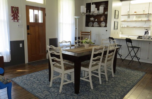 Clinton Other | Wi-Fi avail at this Beautiful 1896 Farmhouse, rural setting. Tranquil location.