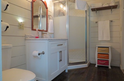 Clinton Other | Wi-Fi avail at this Beautiful 1896 Farmhouse, rural setting. Tranquil location.