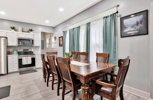 Wichita House | Wichita home, by the river, spacious 9 beds-game room with pool table, 1gb Wi-Fi