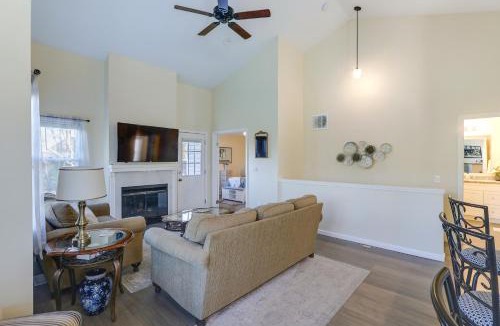 Greenwich House | Wichita Townhome w/Patio: 9 Mi to Downtown!