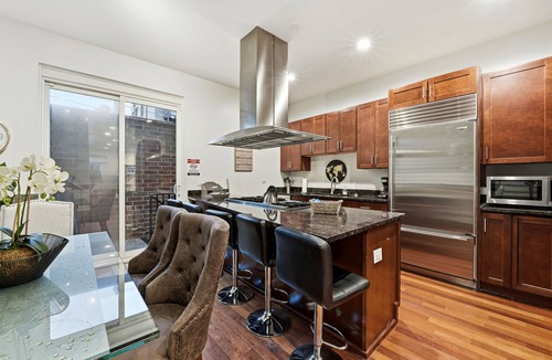 Wicker Park House | Wicker Park 4BD Home: Parking, Theater, & Rooftop