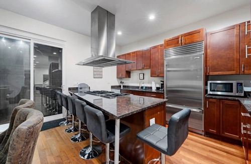 Wicker Park House | Wicker Park 4BD Home: Parking, Theater, & Rooftop