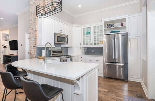 West Town House | Wicker Park Entire House, Private Yard and Parking