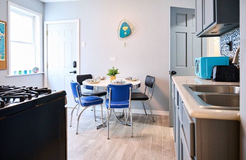 Noble Square Apartment | Wicker Park Near Downtown & Salt Shed