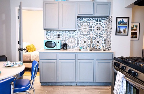 Noble Square Apartment | Wicker Park Near Downtown & Salt Shed