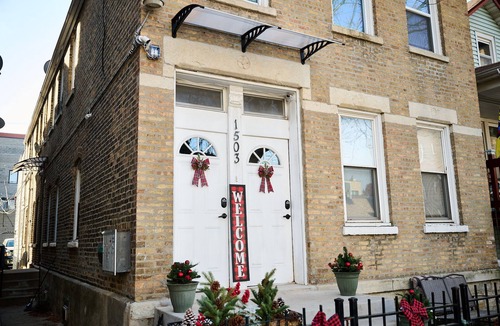 Noble Square Apartment | Wicker Park Near Downtown & Salt Shed