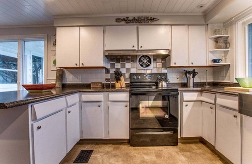 Teall Beach House | Wide Open Views: lakefront home with hot tub