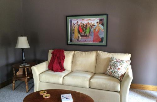 Le Claire Apartment | Wide River Winery Inn