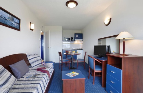 Pyrenees 2000 Apartment | Wifi, 100m from resort center, fitness, swimming pool, terrace, balcony, tv, ski locker, 30m²