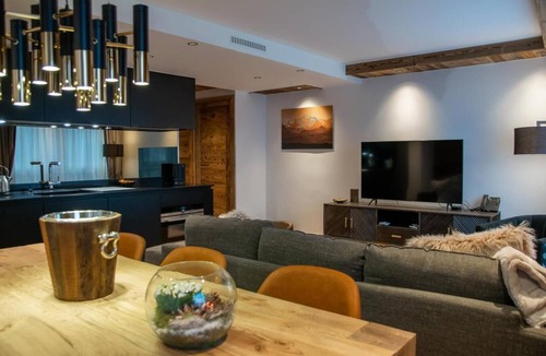 Les Gets Apartment | Wifi, 200m from ski slopes, 2nd floor, swimming pool, balcony, parking, tv, 67m², Les Gets