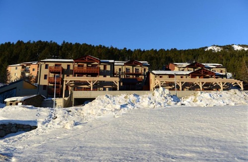 Les Angles Apartment | Wifi, 300m from resort center, fitness, swimming pool, terrace, balcony, tv, ski locker, 38m²
