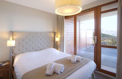 Arc-1800 Hotel | Wifi, 300m from shops, fitness, swimming pool, sauna, hammam, balcony, tv, ski locker, 45m²