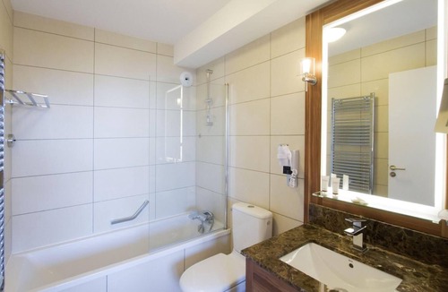 Arc-1800 Hotel | Wifi, 300m from shops, fitness, swimming pool, sauna, hammam, balcony, tv, ski locker, 45m²
