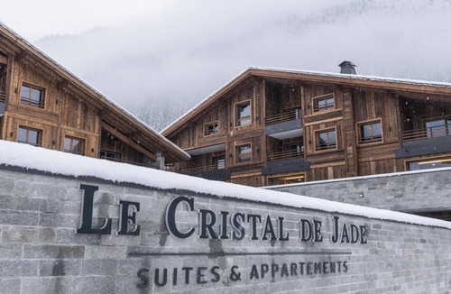 Chamonix City Centre Apartment | Wifi, 50m from shops, fitness, swimming pool, sauna, hammam, balcony, ski locker, 40m², Chamonix