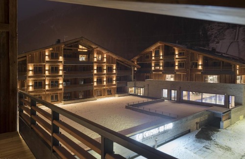 Chamonix City Centre Apartment | Wifi, 50m from shops, fitness, swimming pool, sauna, hammam, balcony, ski locker, 40m², Chamonix