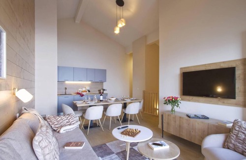 Eclose-Est Apartment | Wifi, at the foot of shops, fitness, swimming pool, sauna, hammam, balcony, parking, tv, ski locker