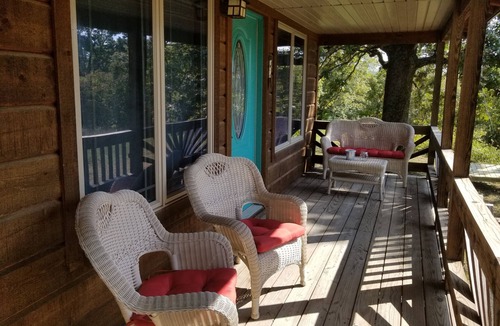 Tecumseh Ski Chalet | WIFI! Big Oak Cabin, ozarks, hot tub, rivers!