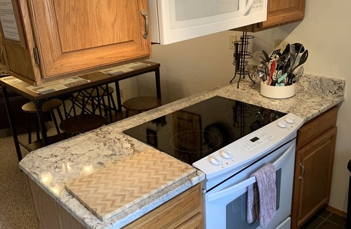 Angel Fire Condo | WiFi.Clean & Updated 2 Bedroom, 2 Bath w/Smart TV’s, travel locker