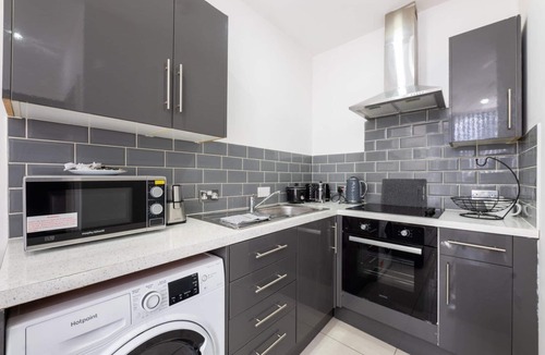 Canton Apartment | WiFi | Parking | City attractions