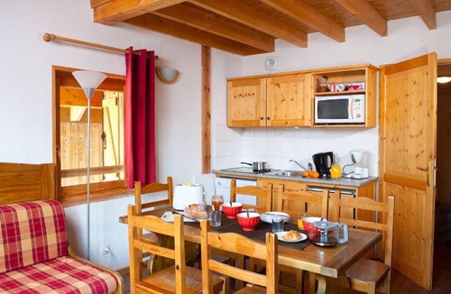 Saint-Sorlin-d'Arves Apartment | Wifi, swimming pool, terrace, balcony, parking, 60-70m², Saint Sorlin d'Arves