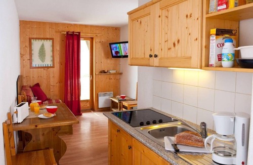 Saint-Sorlin-d'Arves Apartment | Wifi, swimming pool, terrace, balcony, parking, 80-90m², Saint Sorlin d'Arves