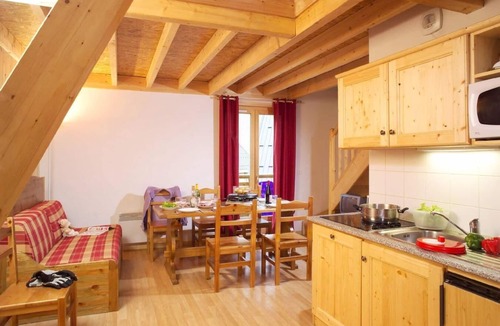 Saint-Sorlin-d'Arves Apartment | Wifi, swimming pool, terrace, balcony, parking, 80-90m², Saint Sorlin d'Arves