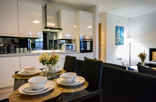 Wigan Apartment | Wigan - Apartment - Sleeps 4 - Parking