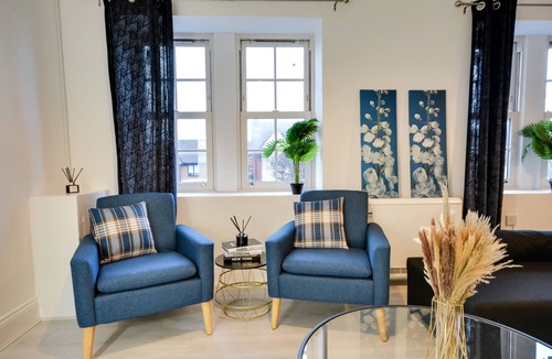 Wigan Apartment | Wigan - Apartment - Sleeps 4 - Parking