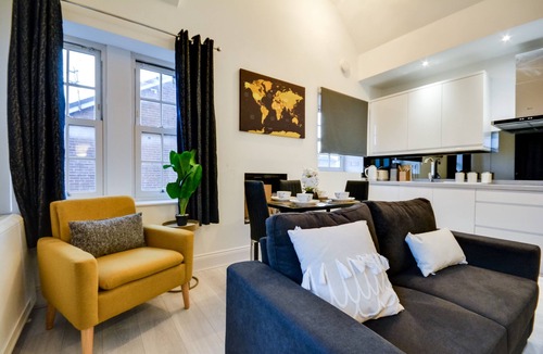 Wigan Apartment | Wigan - Apartment - Sleeps 6 - Parking