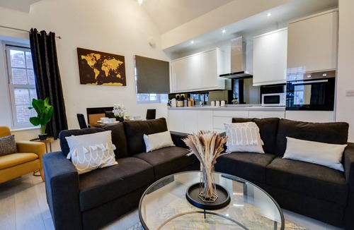 Wigan Apartment | Wigan - Apartment - Sleeps 6 - Parking