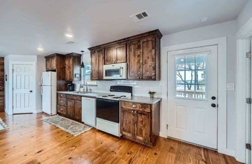 Georgetown House | Wilbarger Villa sunsets overlooking SWU & Downtown