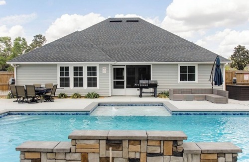 Lake Park House | Wild Adventures Escape with King Bed & Resort Style Pool