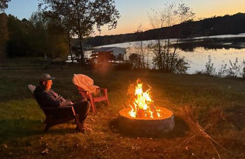 La Crosse House | Wild and Free Lakefront Oasis on Great Creek