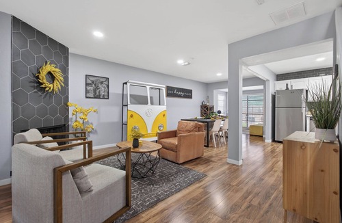 McAllen House | Wild Daffodil Prime Location 4 Bedroom- 3.5 Bath