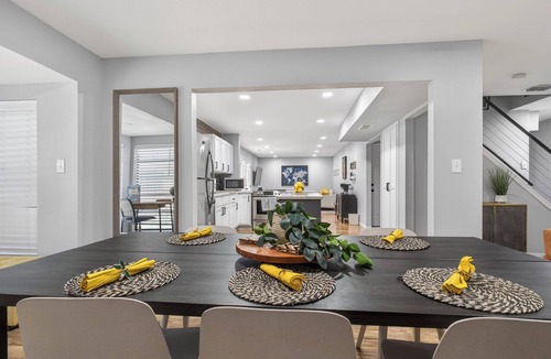 McAllen House | Wild Daffodil Prime Location 4 Bedroom- 3.5 Bath
