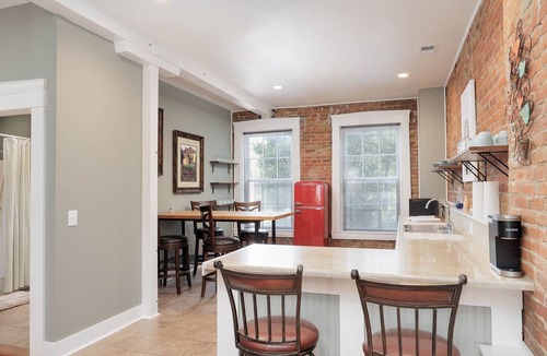 Weston Apartment | Wild Feline Retreat