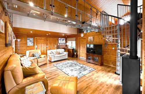 Hopton House | Wild Grape Lodge