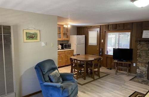 Alto Cabin | Wild Horses Lodge at La Junta Guest Ranch